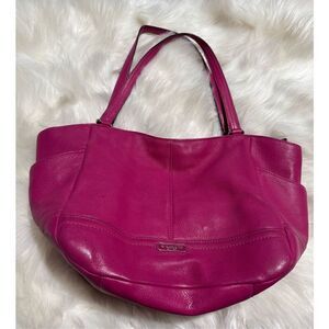 Coach Carrie Tote pink leather shoulder bag side pockets